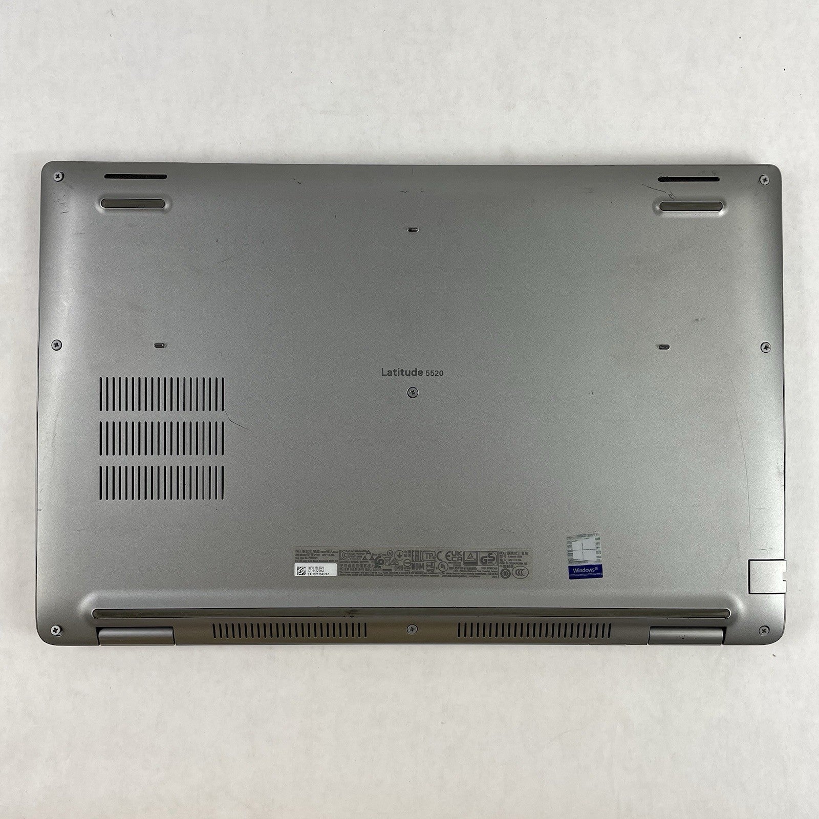 Dell Latitude 5520 15.6" i5-1135G7 1.40 GHz 8 GB RAM No SSD/OS/AC - Bad Paint15