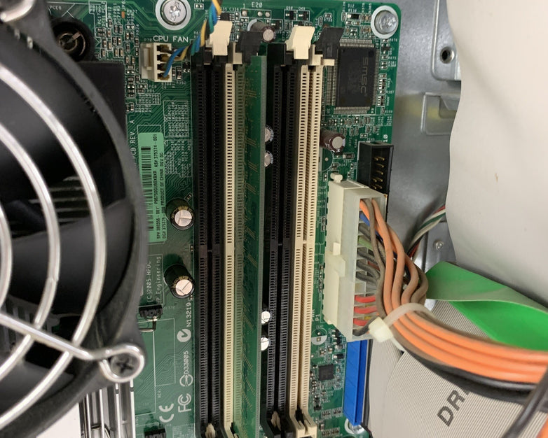 HP Compaq DC7600 MT Desktop Intel Pentium 4 3.20 GHz 512 MB No OS No HDD