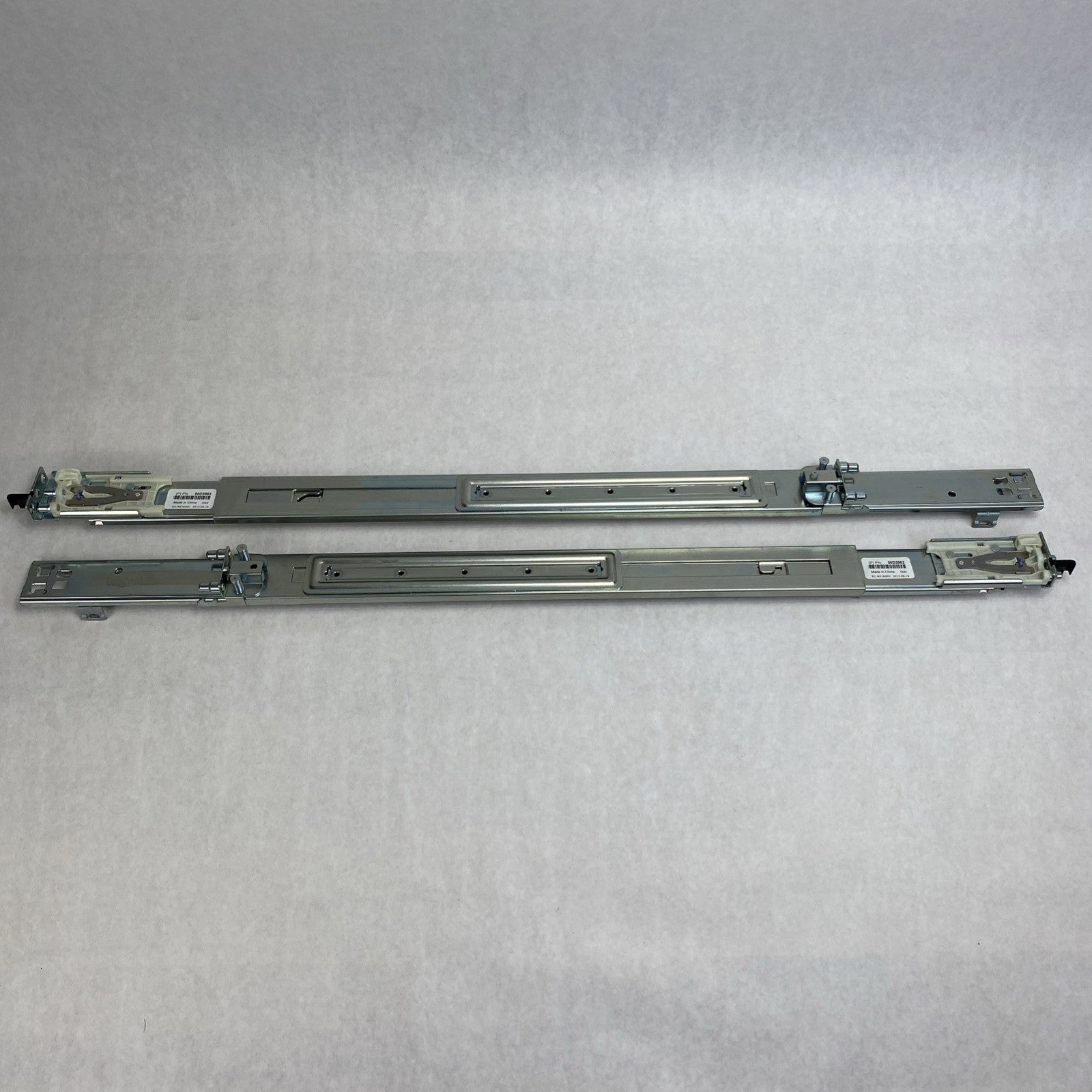 IBM Generation III 00D3962 00D3963 1U Rail Kit - Left And Right5