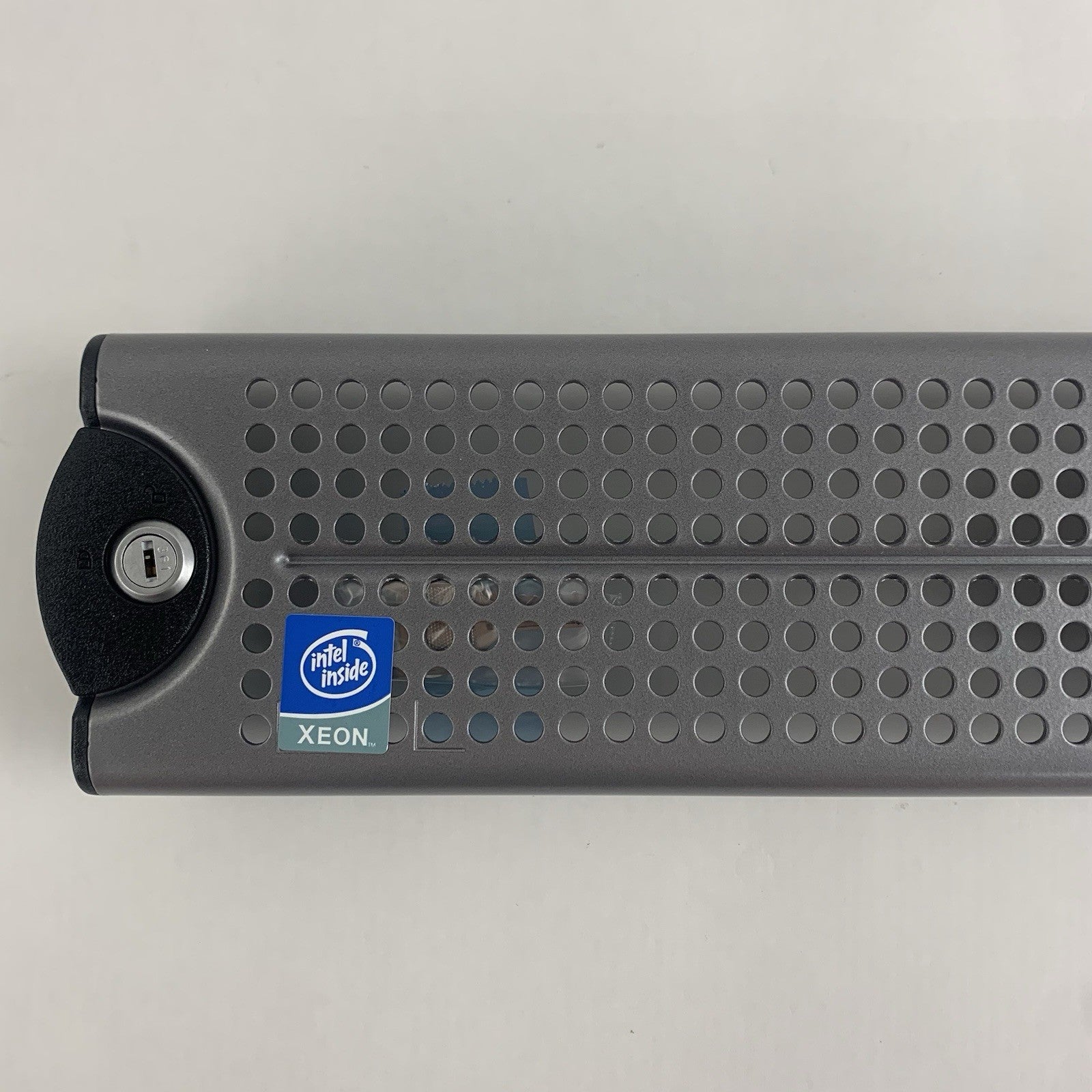 Dell P/N 6G401 0H005 Poweredge 2650 Lockable Front Cover Faceplate Bezel w/ Key2