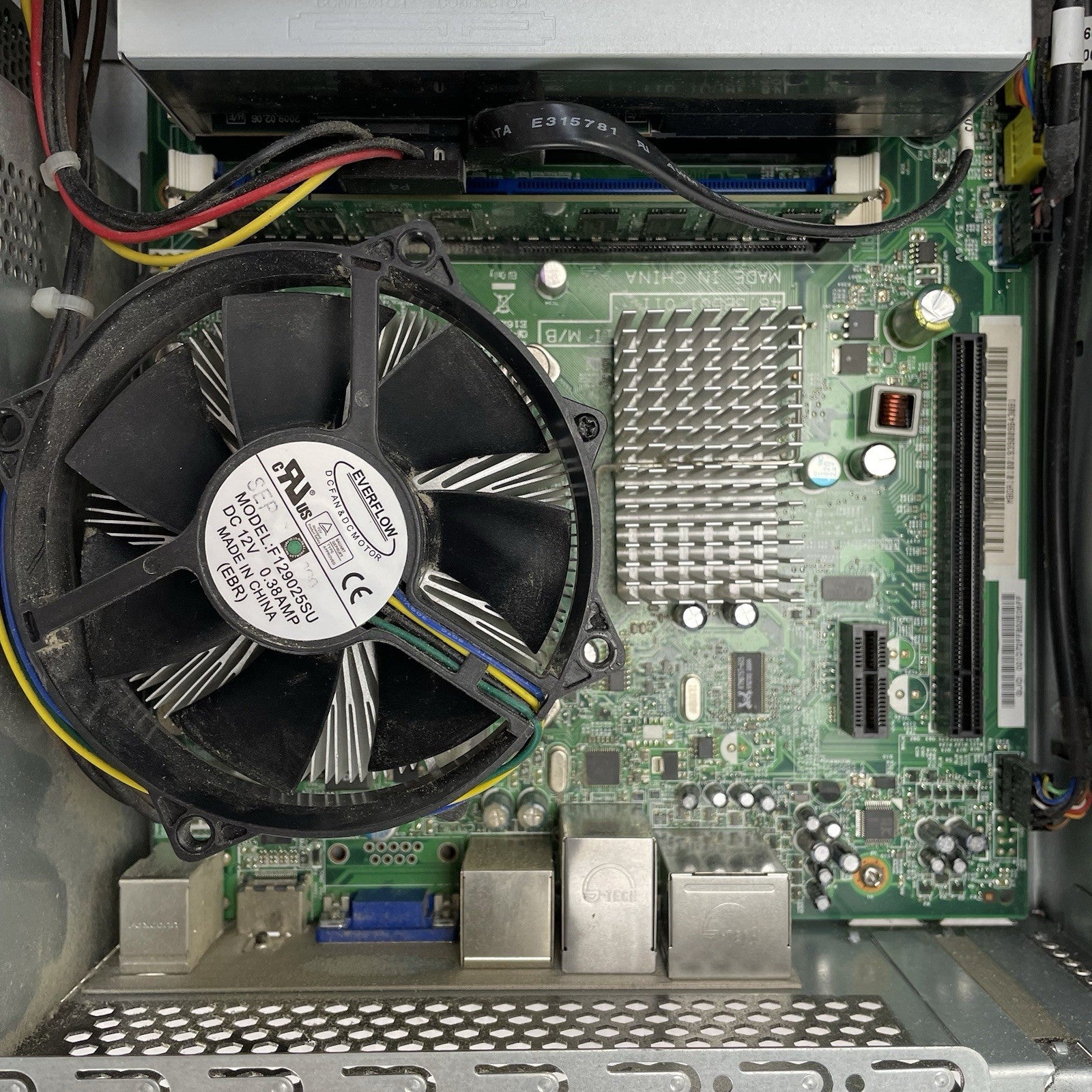 Gateway SX2802 SFF Core 2 Quad Q8300 2.50 GHz 4 GB RAM No HDD No OS