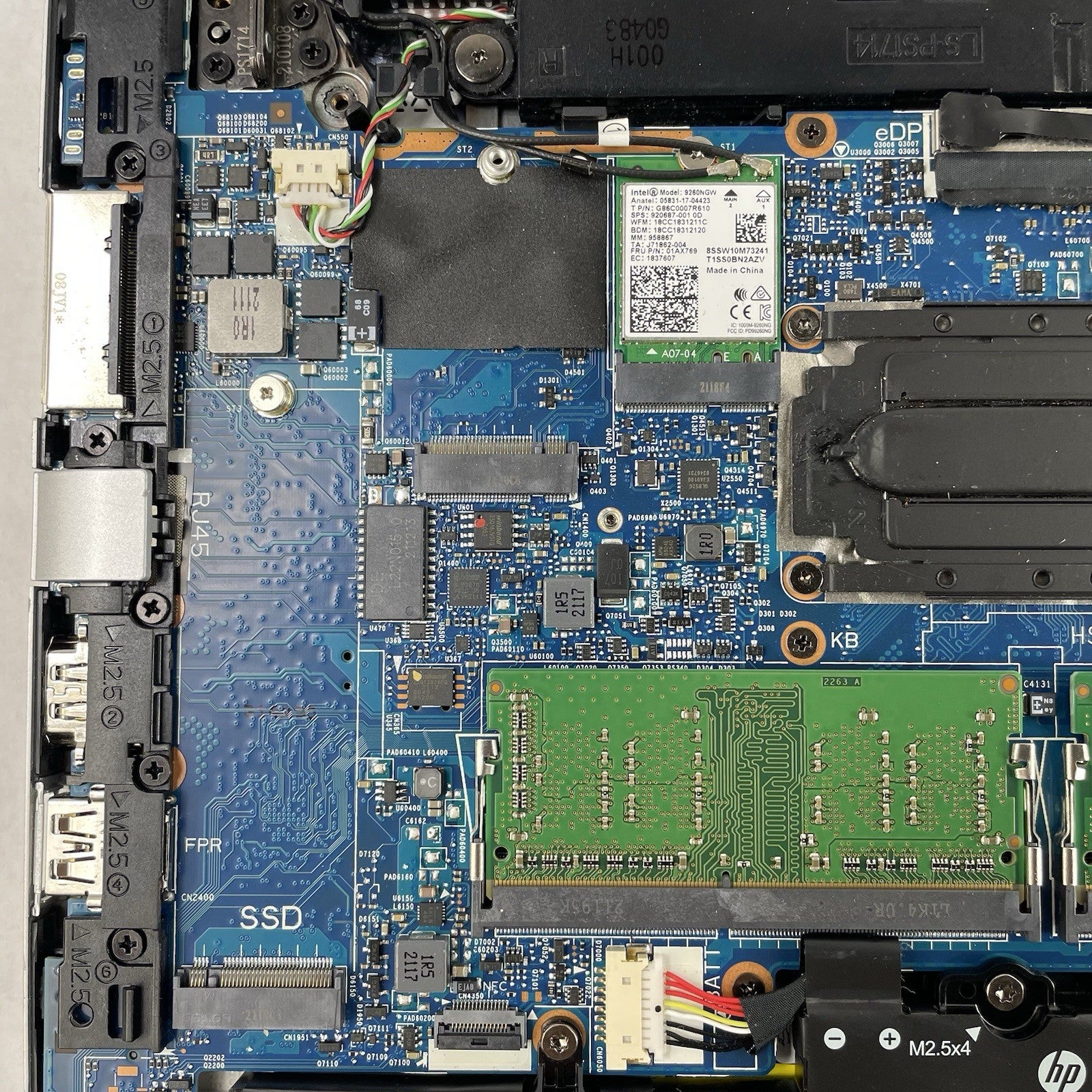 HP mt45 14" Ryzen 3 Pro 3300U 2.10 GHz 8 GB RAM No SSD/OS/AC - Tilted Key18