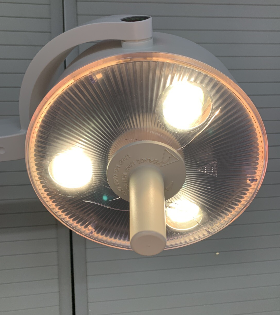 Welch Allyn Model 44200 Procedure Light with Mobile Floor Stand Powers On