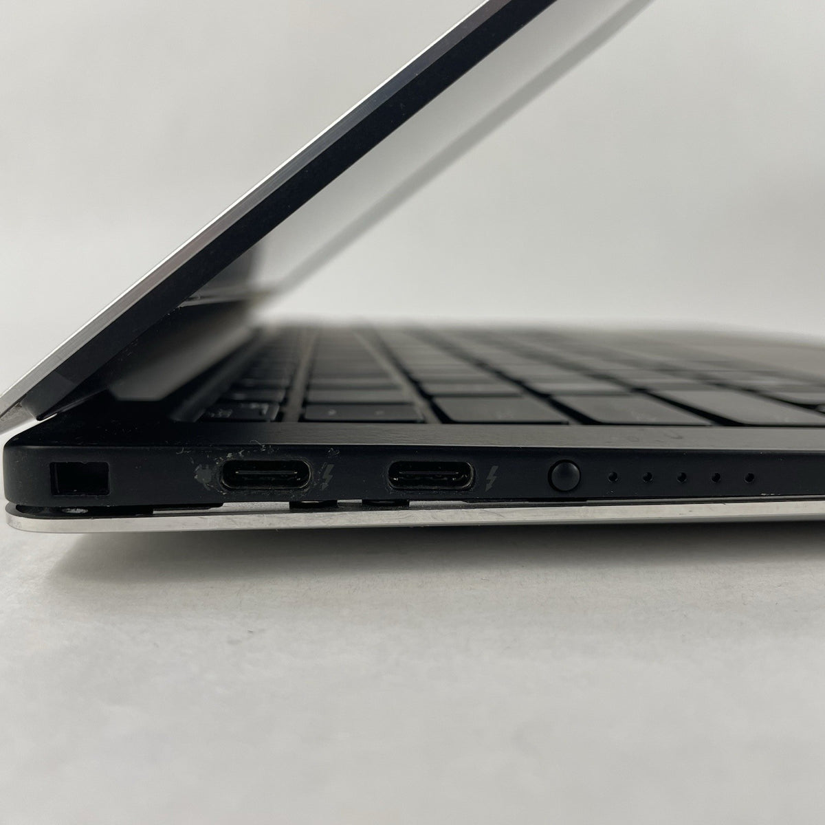 Dell XPS 13 9380 13.3" i5-8265U 1.60 GHz 8 GB RAM No SSD/OS/OS/AC9