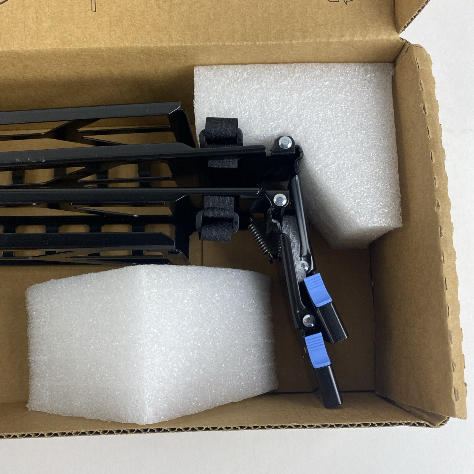 Dell DP/N 0CCY3K Cable Management Arm 6