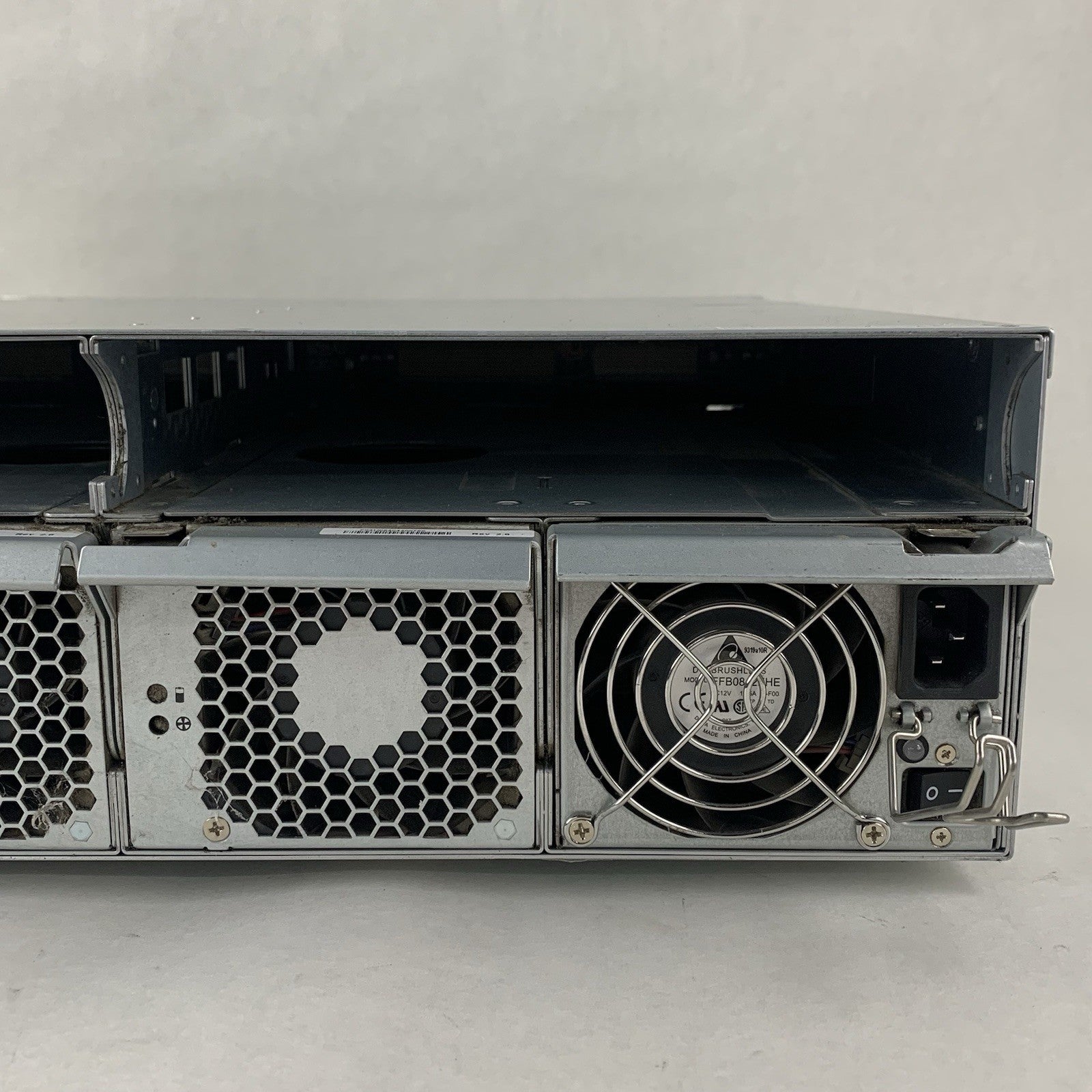 Promise VTrak E610f 16-Bay 3.5" Fibre Channel Storage Array 3U No Controllers5