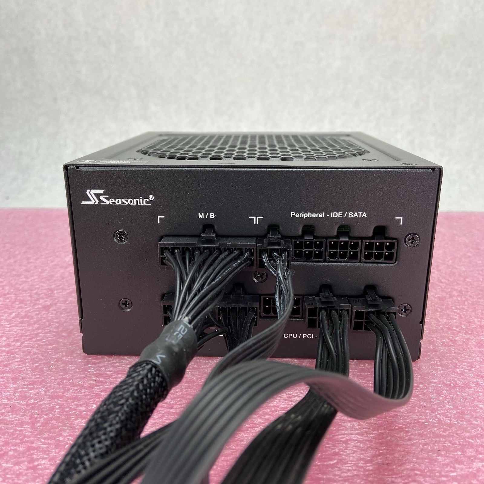 Seasonic SS-520GM Active PFC F3 80 Plus Bronze 520W Power Supply2
