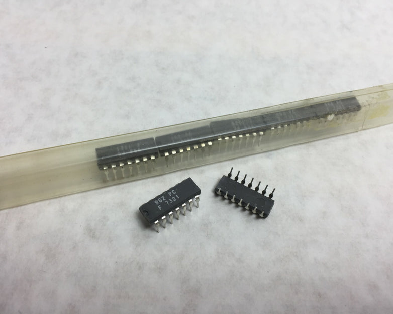 Fairchild 962 PC Integrated Circuit  Lot of 7 NOS
