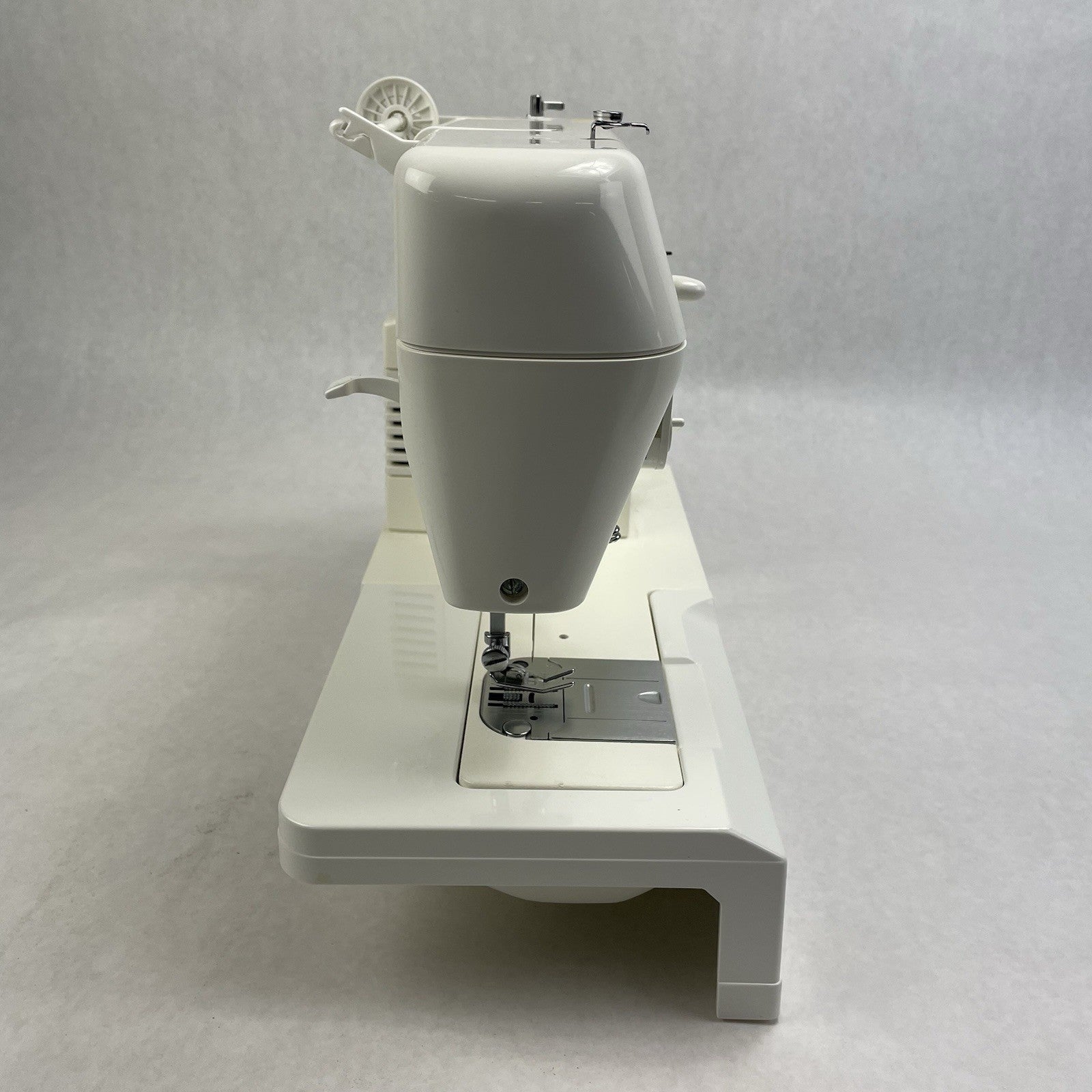 Singer 2517C Sewing Machine w/Accessories Tested