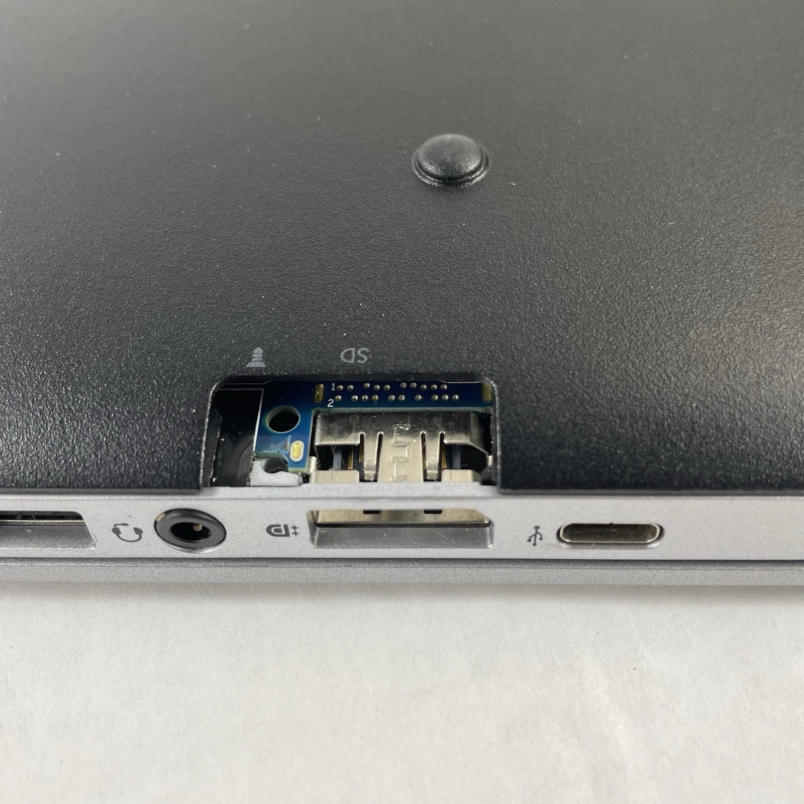 HP EliteBook 850 G3 15.6" i5-6200U 2.30 GHz 8 GB RAM No SSD No OS - Bad Bottom17