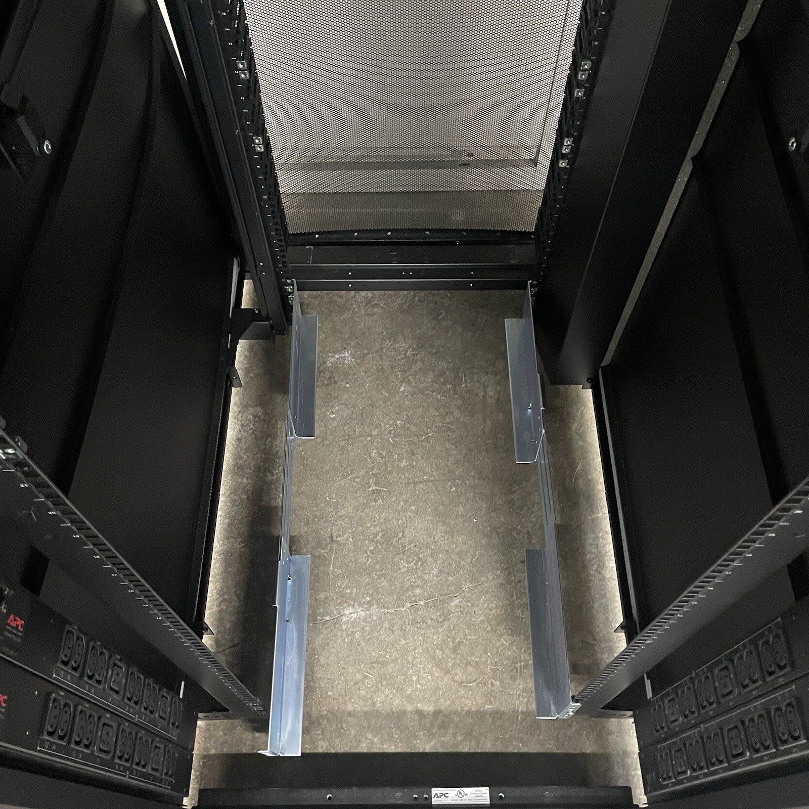 APC E242296 NetShelter SX 42U Server Rack 19" Enclosure Cabinet No Key