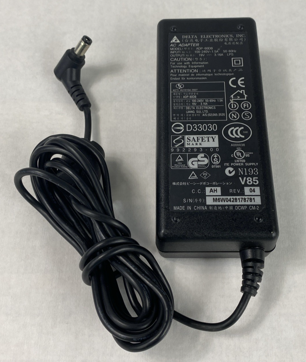 Delta Electronics ADP-60B 60W 19V 3.16A AC Adapters (Lot of 6)