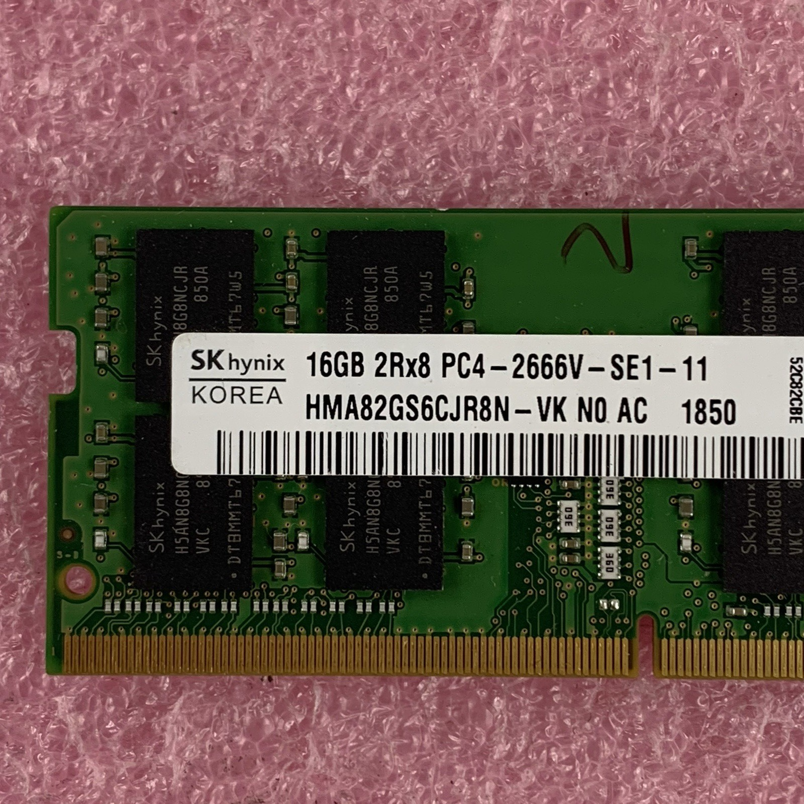SK Hynix HMA82GS6CJR8N-VK 16 GB DDR4 SO-DIMM PC4-2666 260-Pin Laptop Memory Ram2