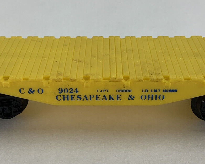Lionel 9024 Chesapeake & Ohio Railroad Train Flat Skid and N.K.P 9031 Coal Car