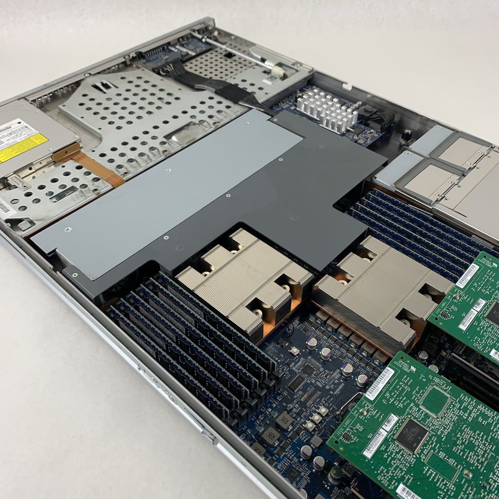 Apple A1279 XServe 2009 2x Xeon E5520 2.26 GHz 24 GB Ram LSI7202EP No OS No HDD15