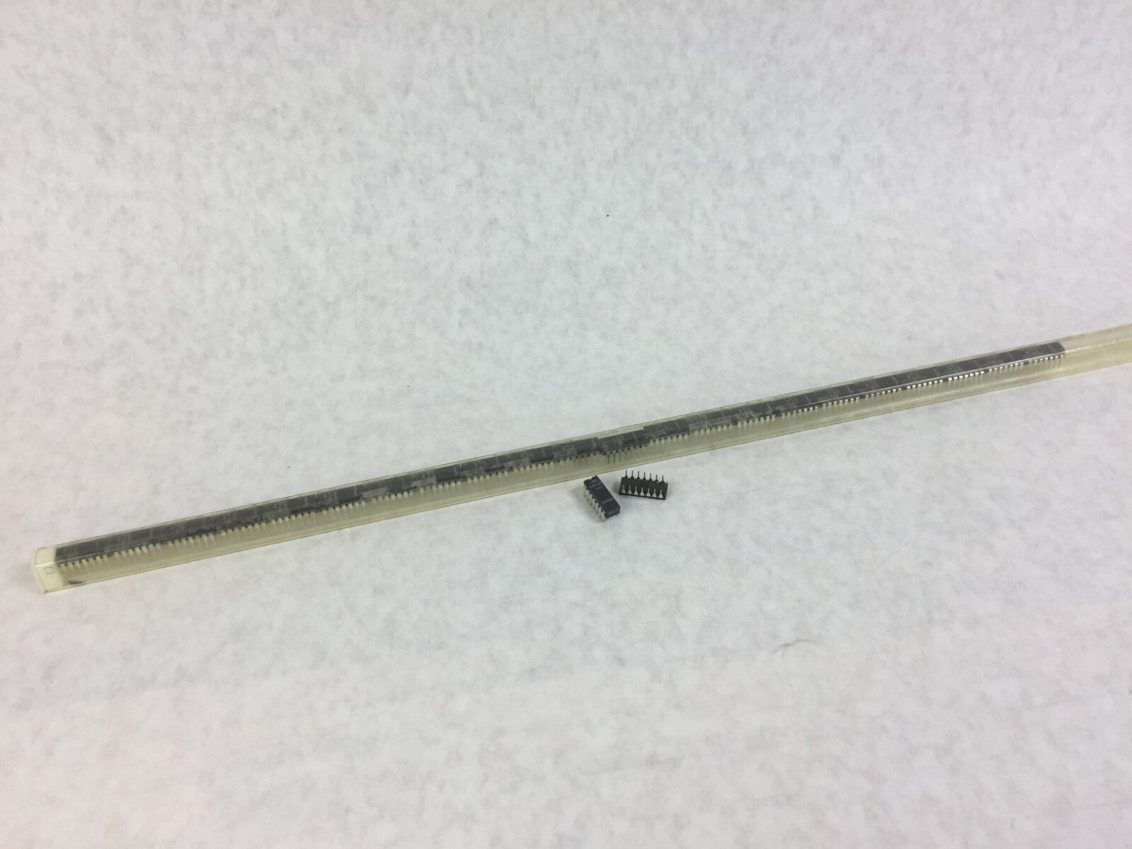 SW 946-2P Stewart Warner  14 Pin  Lot of 24