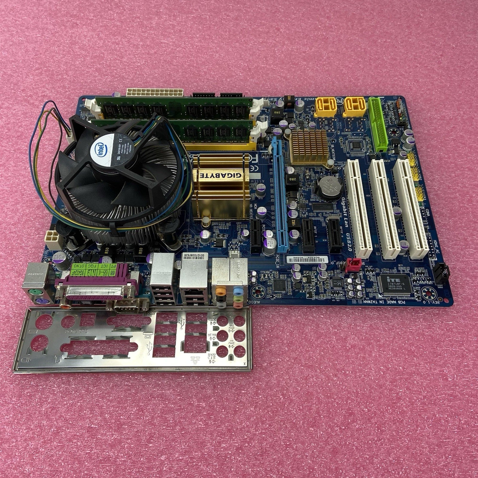 Gigabyte EP35-DS3L Motherboard Intel Core 2 Quad Q6600 2.4GHz 2GB RAM w/Shield4