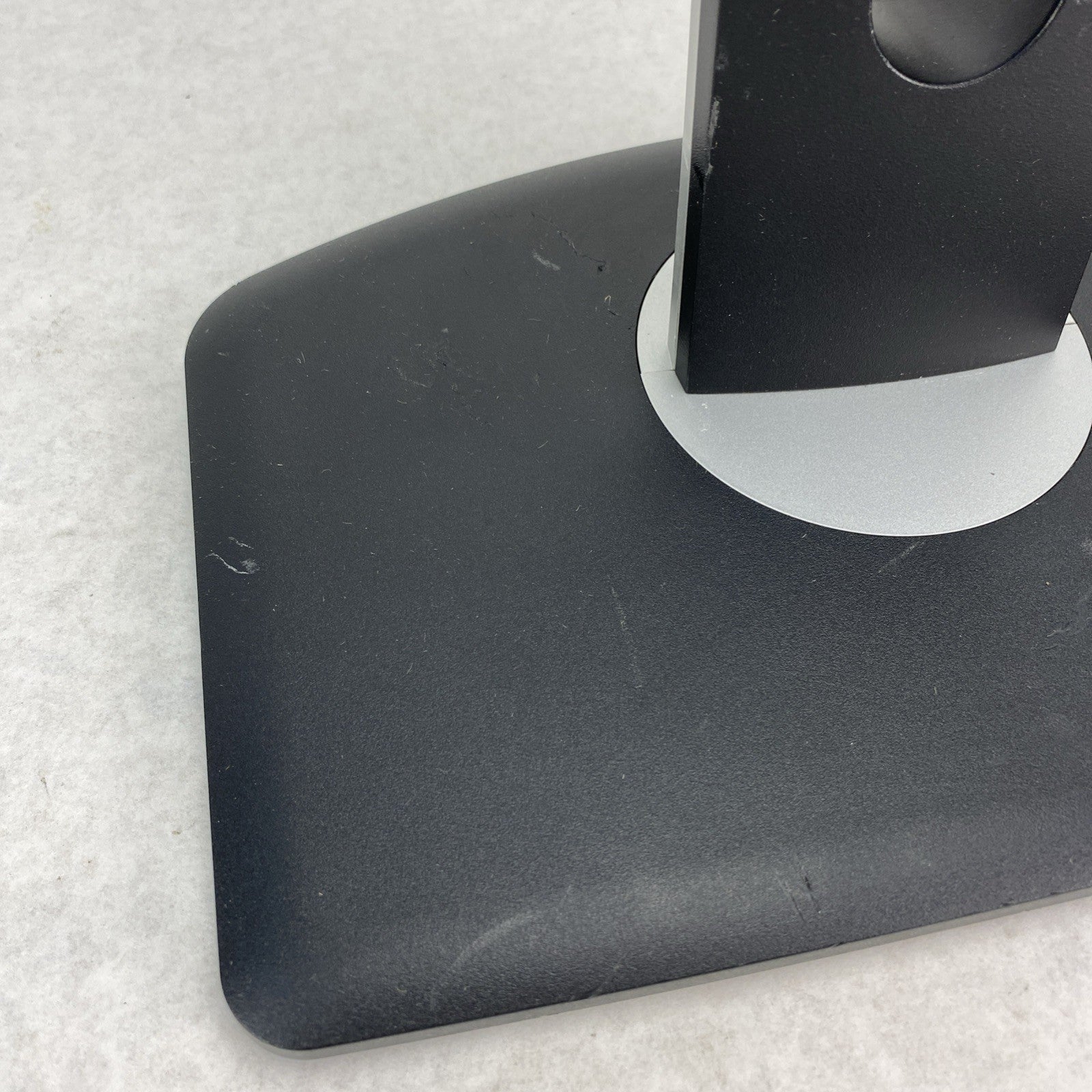 Dell P1913/P1913Sf 19" Monitor Stand - Rotates And Tilts3