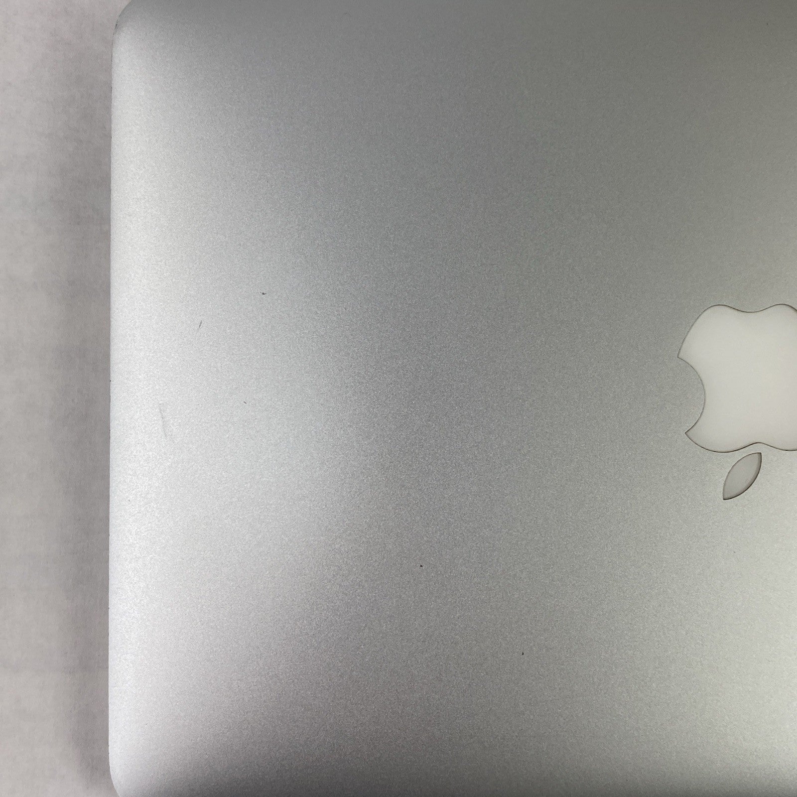 Apple MacBook Air A1465 2015 11" 1.6Ghz i5 4GB RAM 120GB SSD os11.7.1 706 Cycles