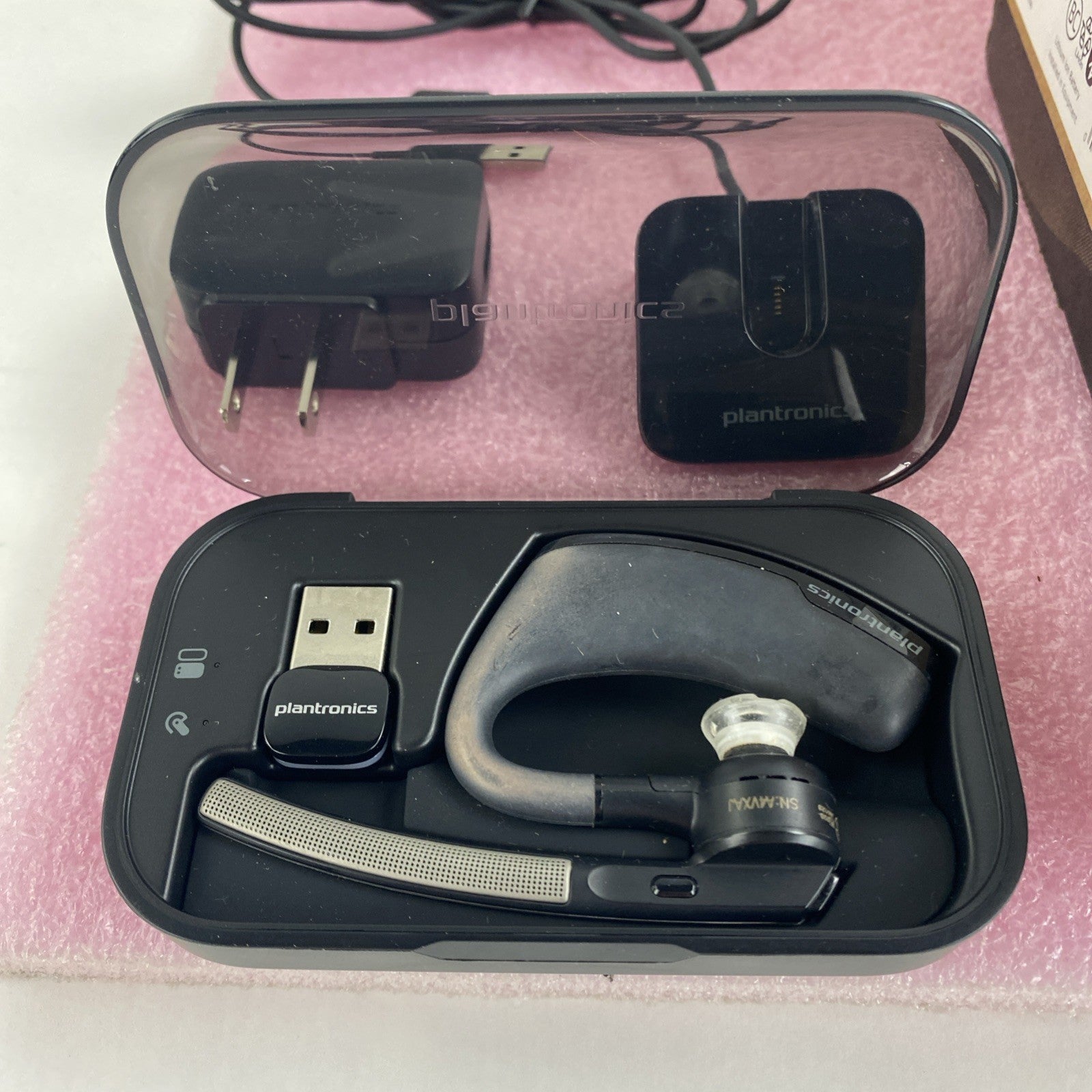 Plantronics B235 Voyager Legend UC Bluetooth Headset and Charging Case Untested6