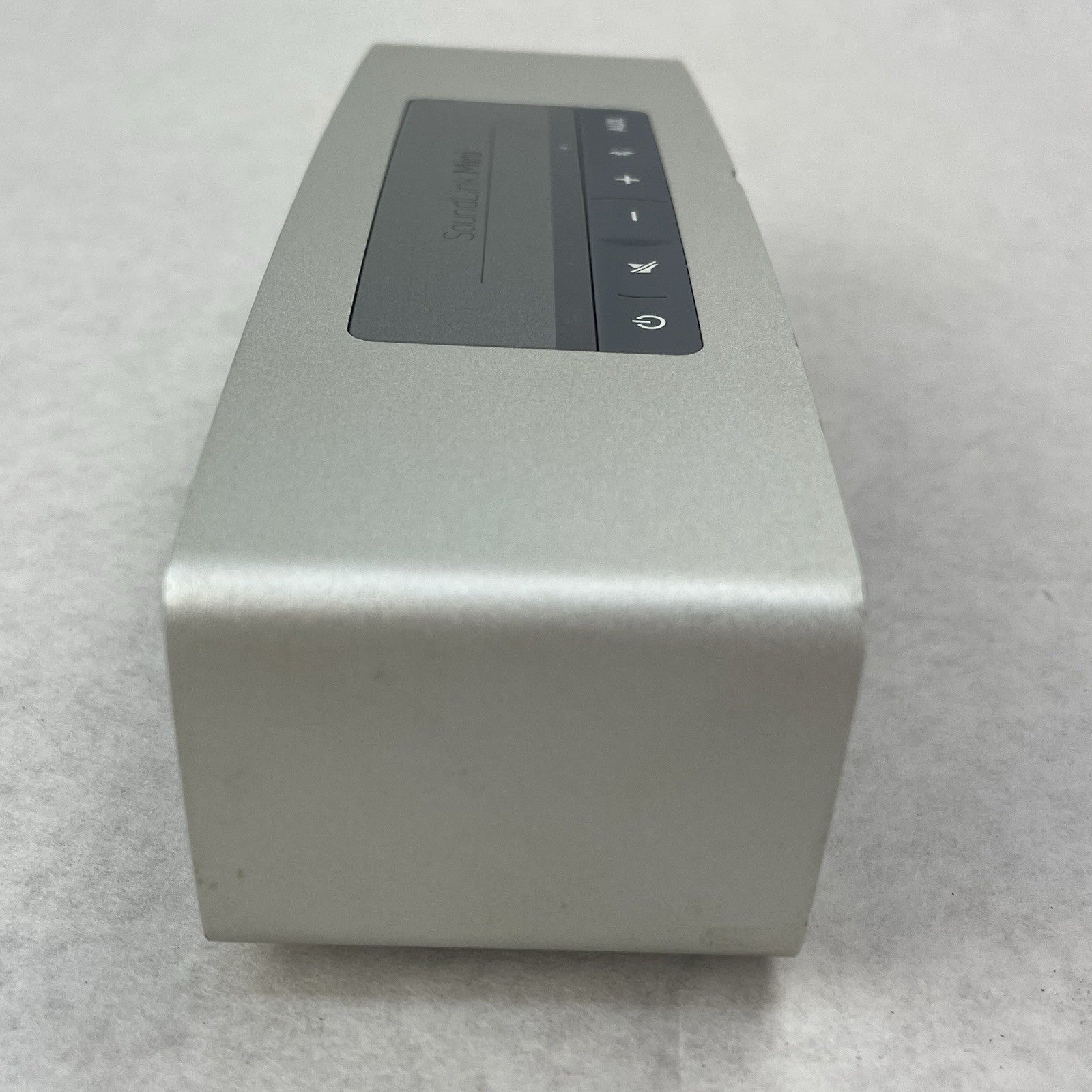 Bose 413295 SoundLink Portable Bluetooth Speaker Silver and Cradle No Power Cord3
