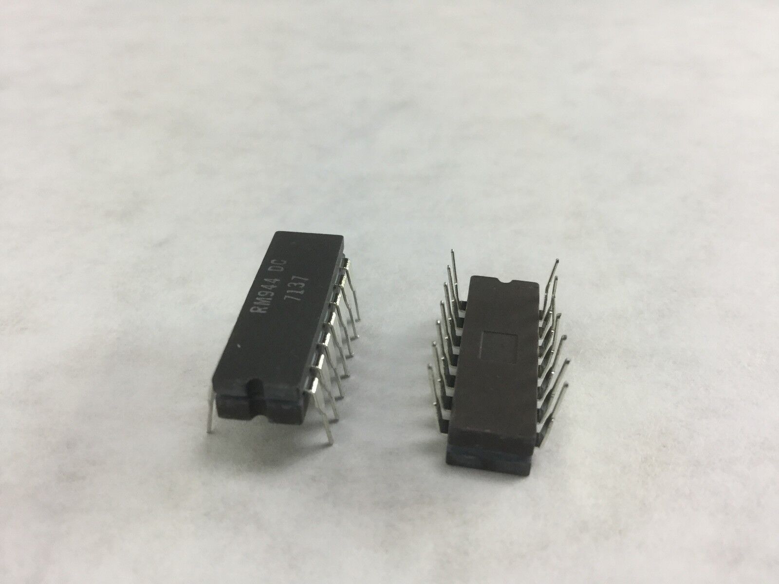 RM944 DC (7137) 14 Pin  Lot of 25  NEW