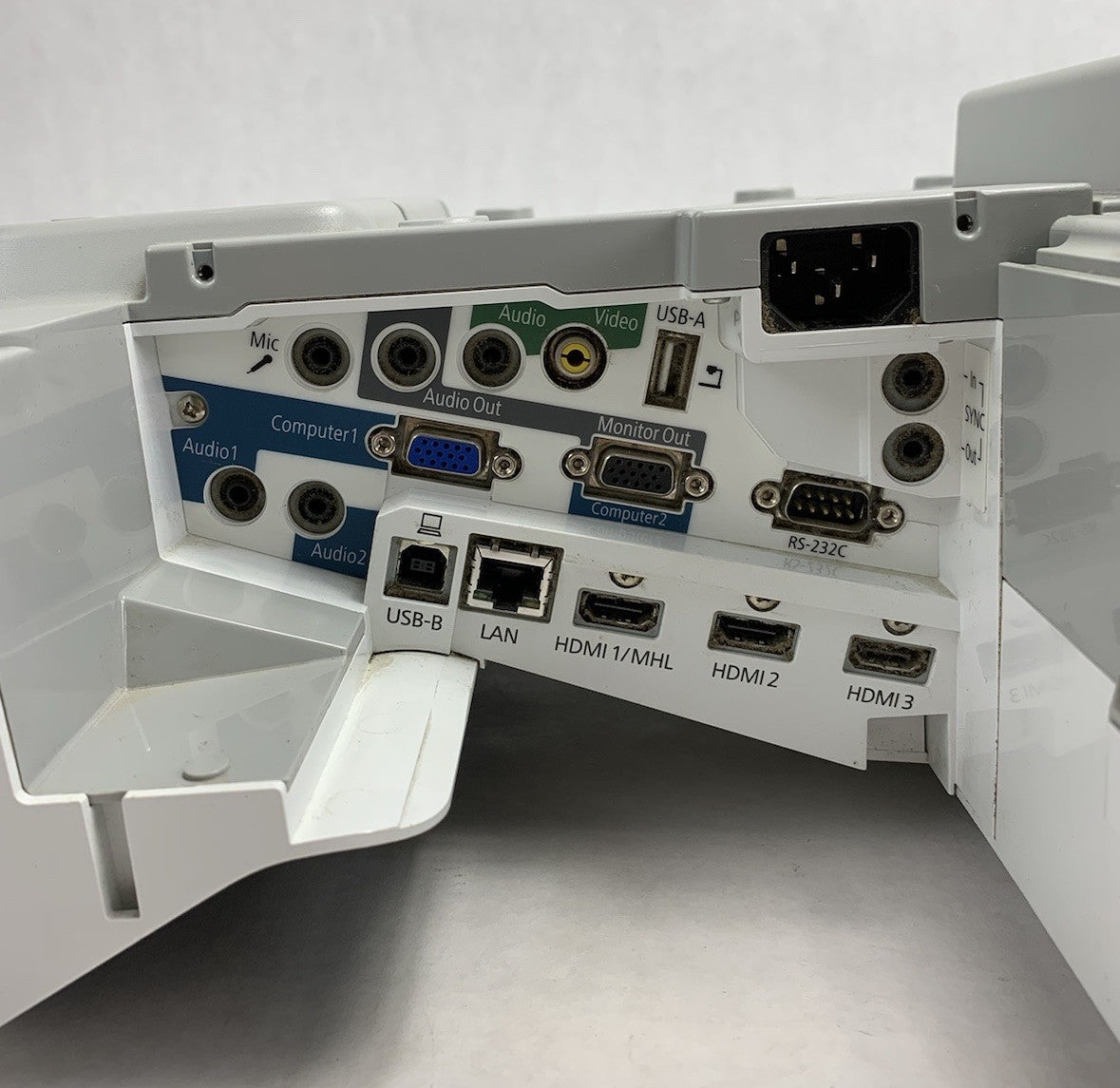 Epson H741A BrightLink 685Wi LCD Projector 3805 Lamp Hours