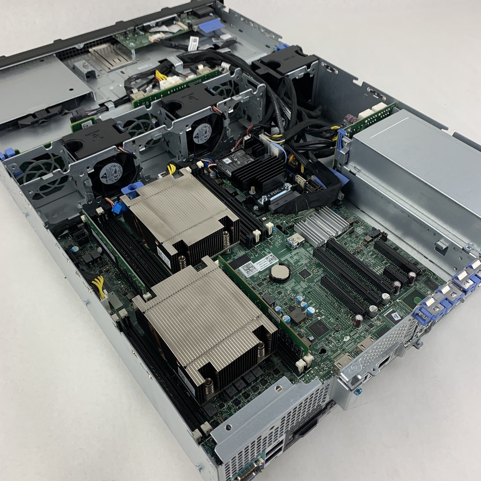 Dell EMC Poweredge R530 2x Xeon E5-2620v3 2.4 GHz 32 GB Ram No OS No HDD No PSUs