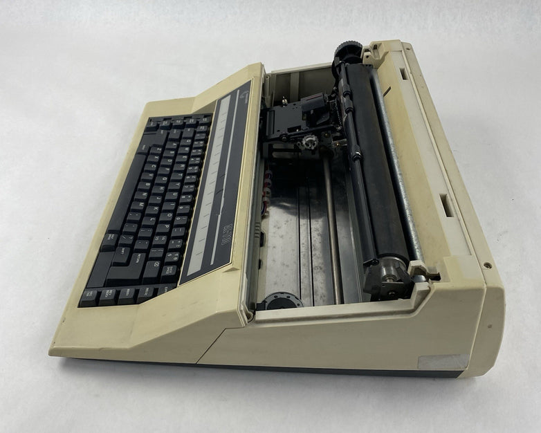 Nakajima AE-710 Electronic Typewriter Power Tested No AC Adapter Missing Lid