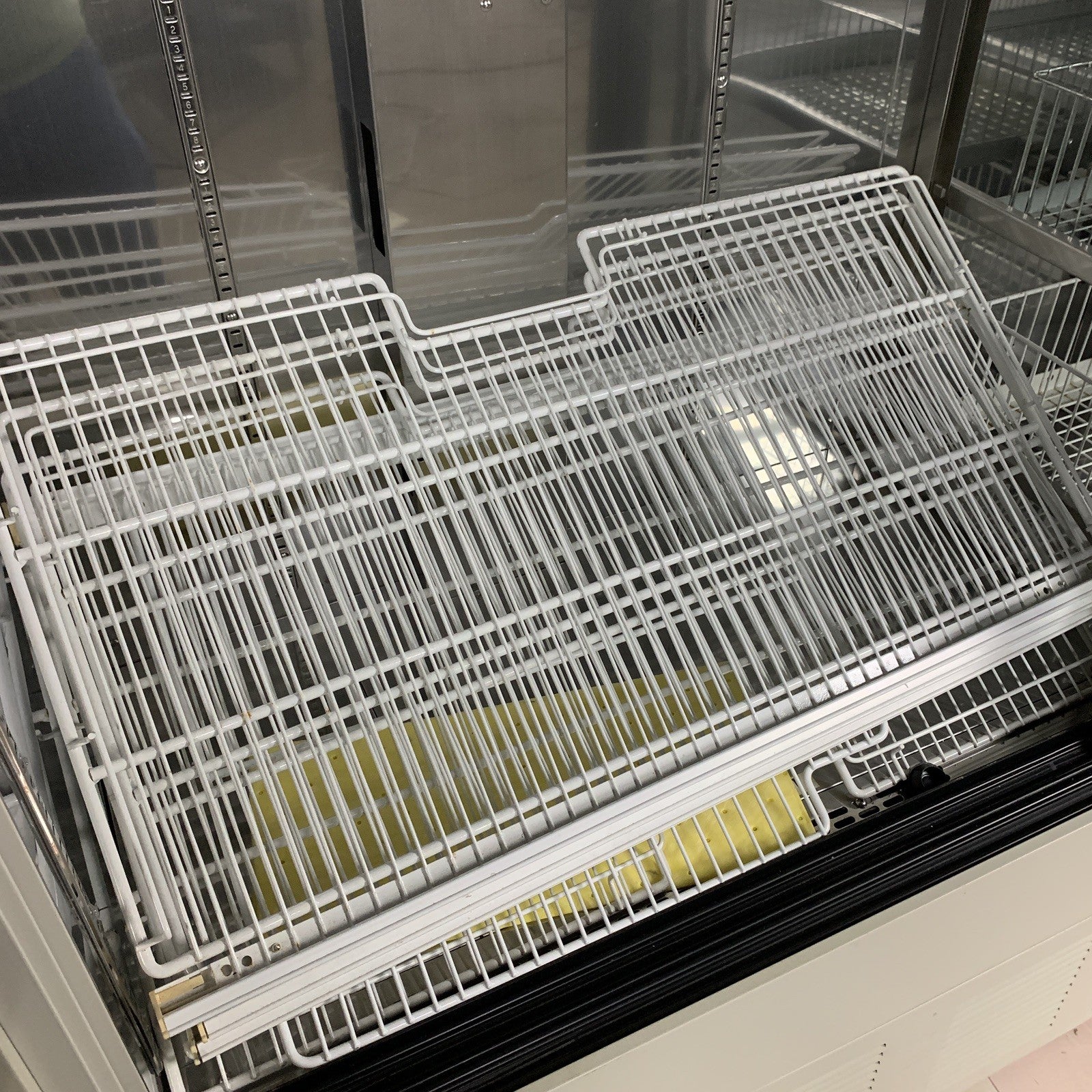 Sanyo MPR-1013r Medicool Pharmaceutical Refrigerator 1034L 115V Powers Cools