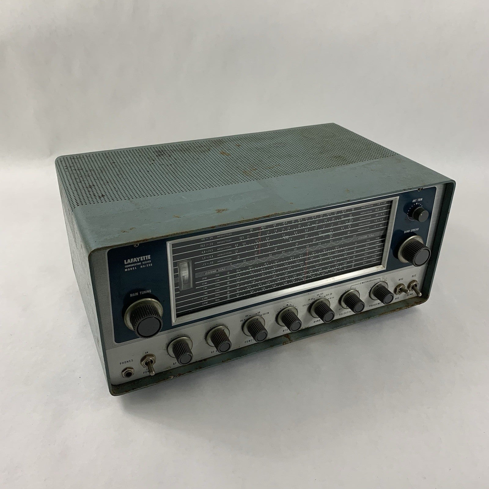Lafayette HA-225 Communications Receiver - Parts or Repair No Antenna No Signal0
