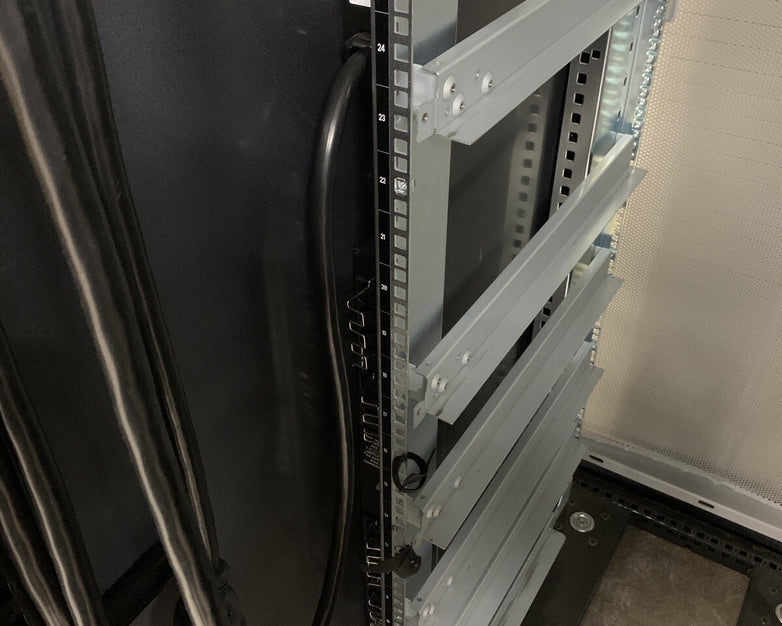 NETAPP NAC-0501 Server Rack Cabinet Unlocked No Keys
