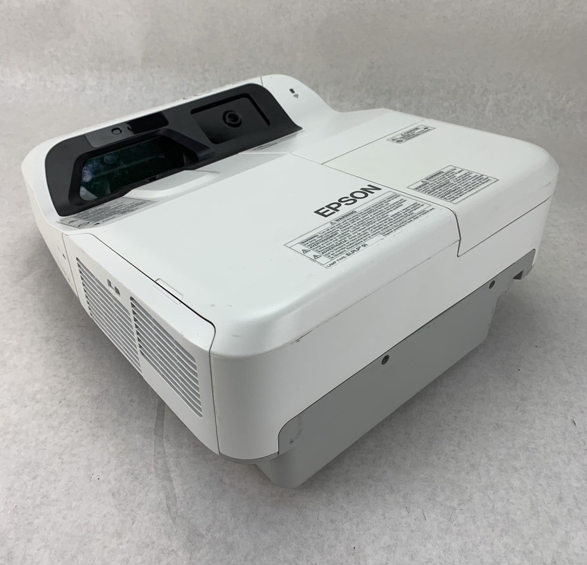 Epson PowerLite 695Wi H740A LCD Lamp Projector 33 Lamp Hours - No Remote0