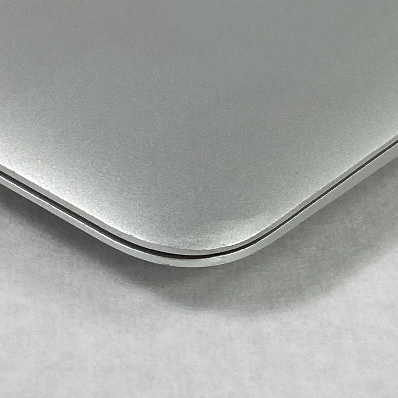 Apple MacBook Air A1466 2015 13" 1.6GHz i5 4GB RAM 256GB SSD os11.7.1 723 Cycles