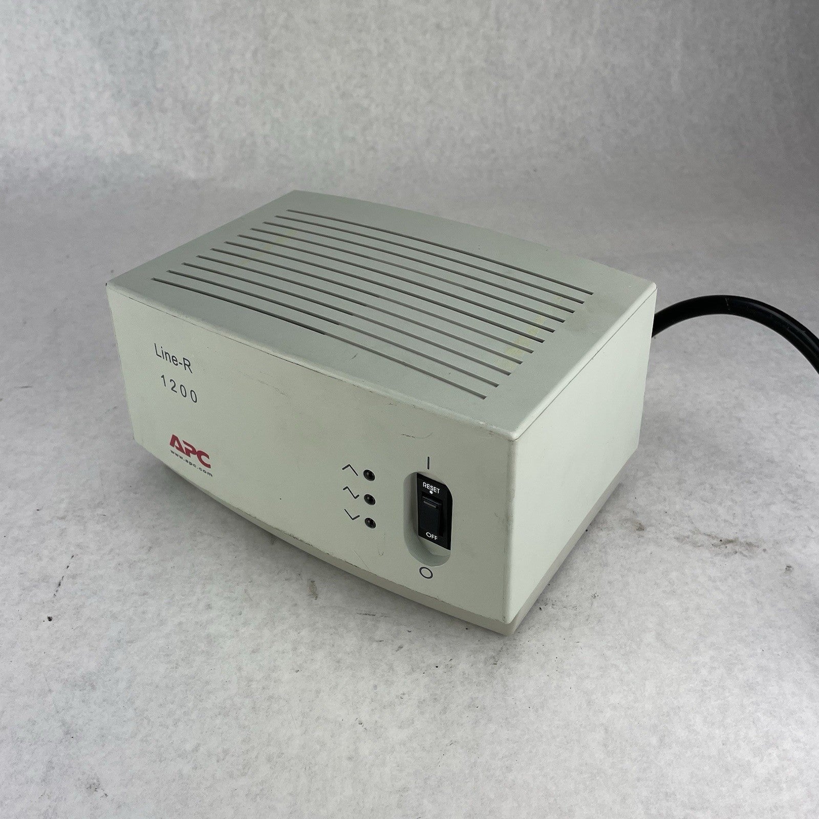 APC Automatic Voltage Regulator LE1200 Line-R 1200VA Parts Or Repair