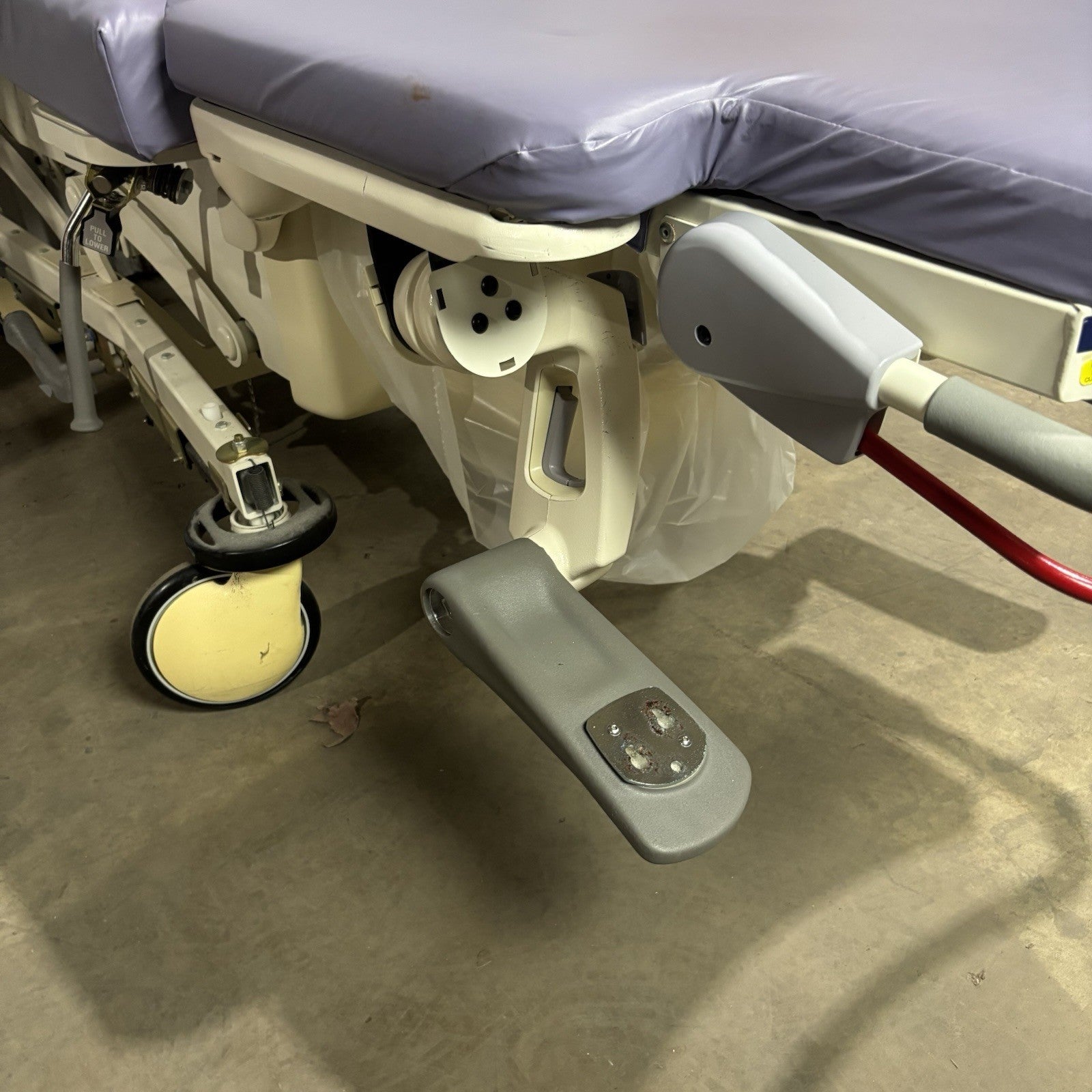 Stryker LD304 Birthing Bed Powers and Lifts Torso Hydraulic Stuck