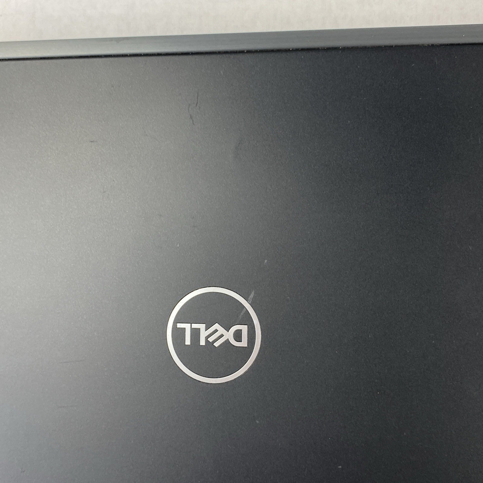 Dell Latitude 5590 Core i5-7300U 2.60 GHz 8 GB RAM 15.6" No Battery No HDD No OS