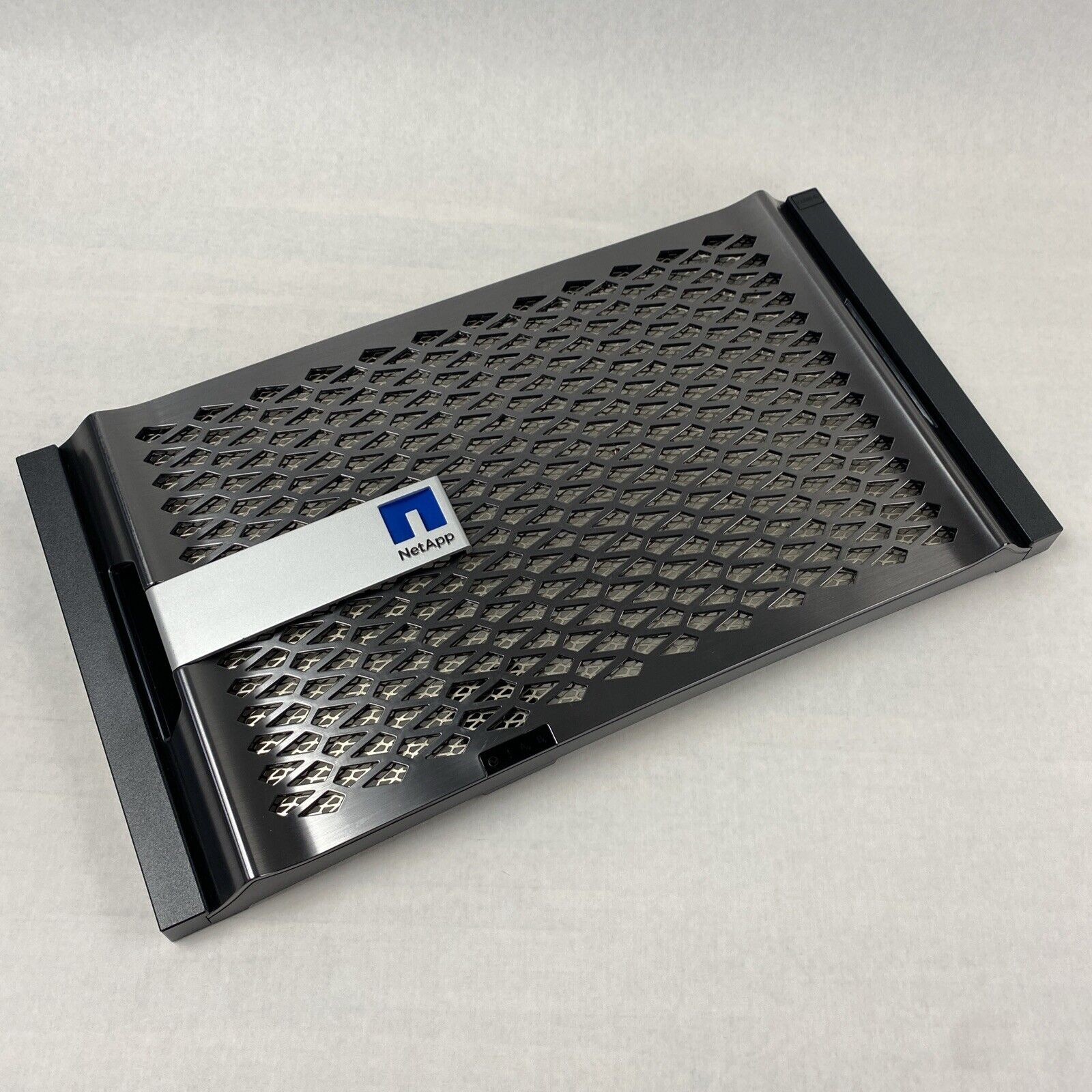 NetApp 111-01220+A0 5U Front Bezel Face Plate
