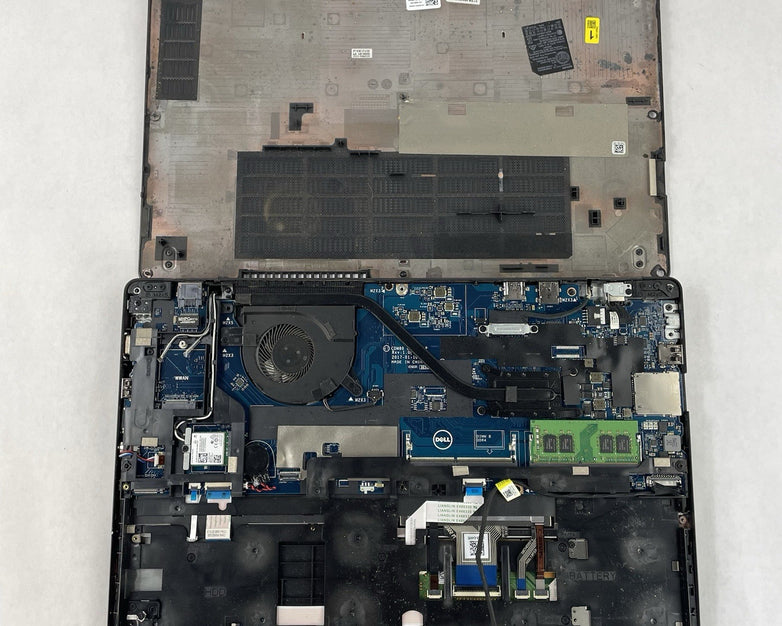 Dell Latitude 5580 15.6" i5-7300U 2.60 GHz 8 GB RAM No SSD/OS/Batt - Bad Corner