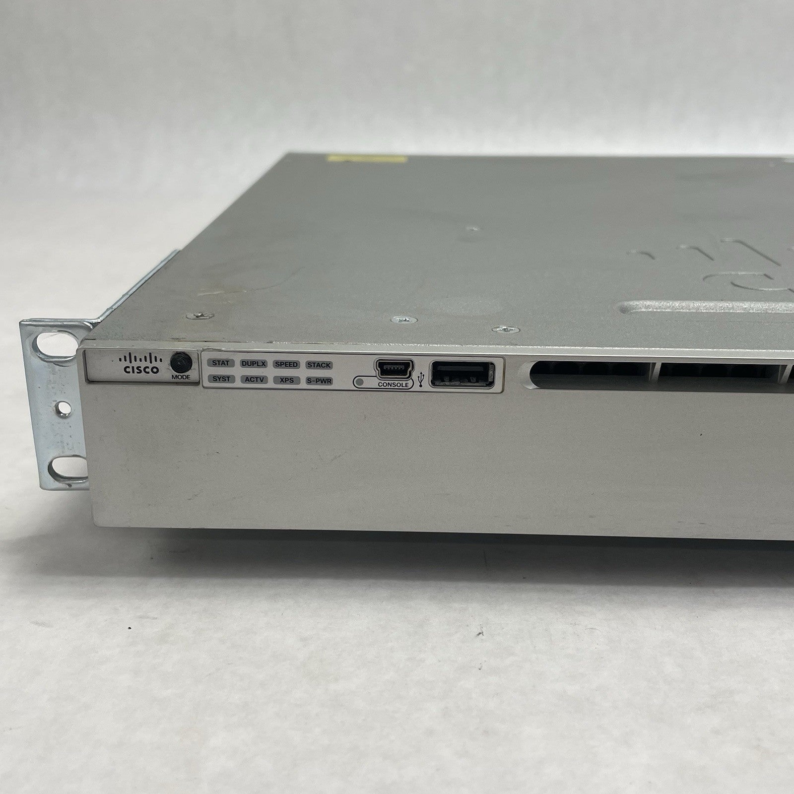 Cisco Catalyst WS-C3850-24T-L V06 24 Port Switch Tested & Reset 1X PSU4