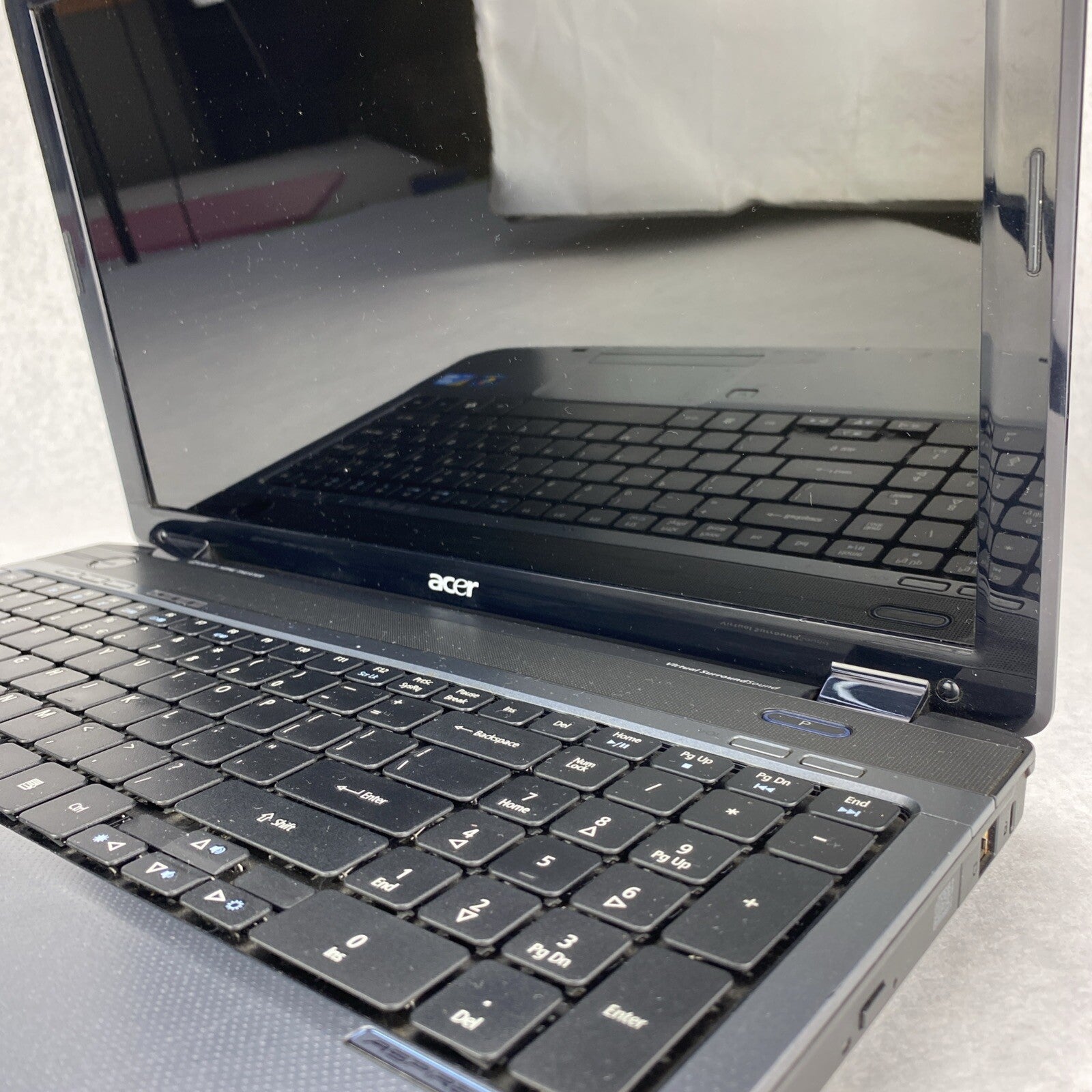 Acer Aspire 5740 15.6" Intel Core i3-M330 2.13GHz 4GB RAM No AC HDD OS