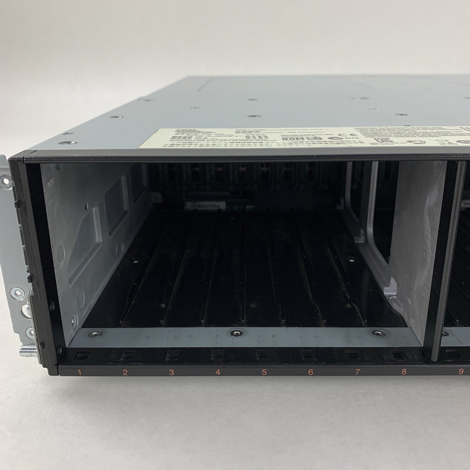 IBM 1747-HC2 69Y2921 170-6070-01 System Storage Enclosure Chassis 2x Power Supp