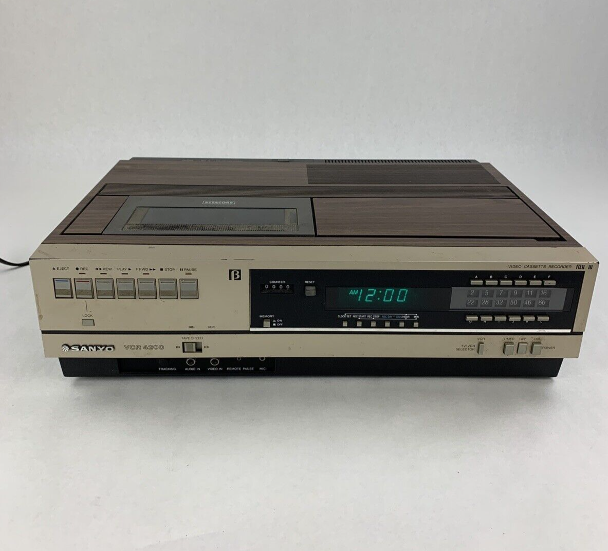 Sanyo VCR 4200 Betacord Video Cassette Recorder Power Tested Door Sticks Vintage