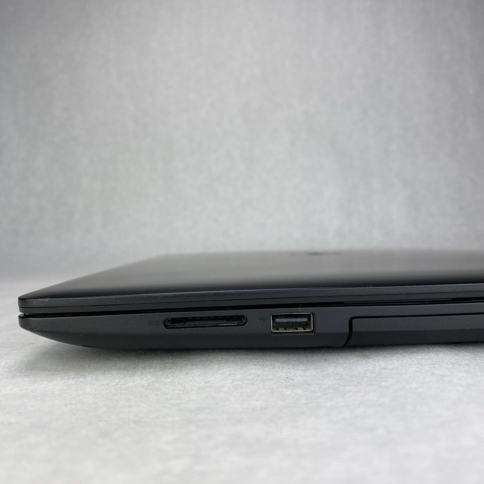 Dell Inspiron 5570 15.6" Intel Core i3-8130U 2.20GHz 12GB RAM No AC No HDD No OS