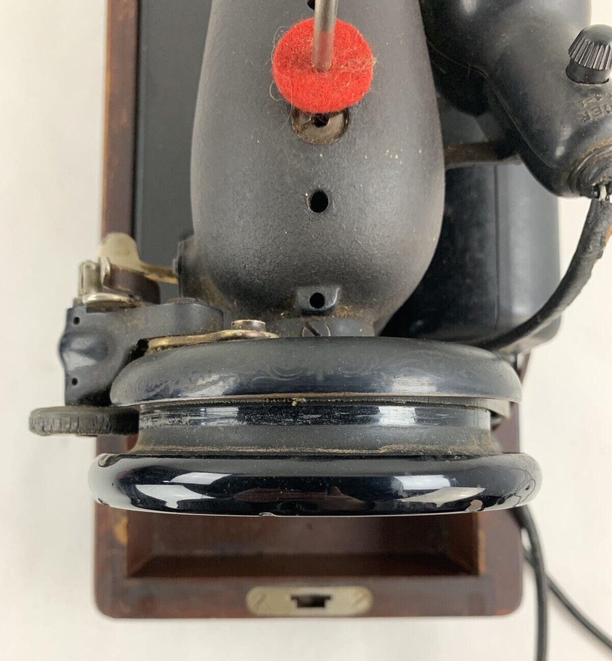 Singer Sewing Machine 15-7 Powers On Motor Runs Dried Belts