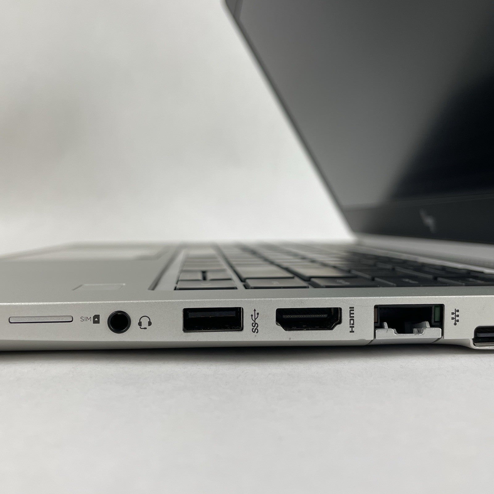HP mt45 14" Ryzen 3 Pro 3300U 2.10 GHz 8 GB RAM No SSD/OS/AC - Tilted Key7
