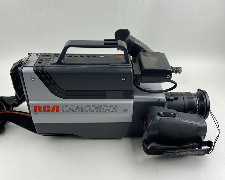 RCA CC320 - Pro Edit VHS HQ Camcorder w/Battery, Adapter, & Case