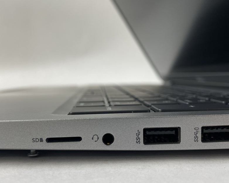 Dell Latitude 5520 15.6" i5-1135G7 2.4GHz 8GB RAM No SSD/OS/AC - Scratched Paint