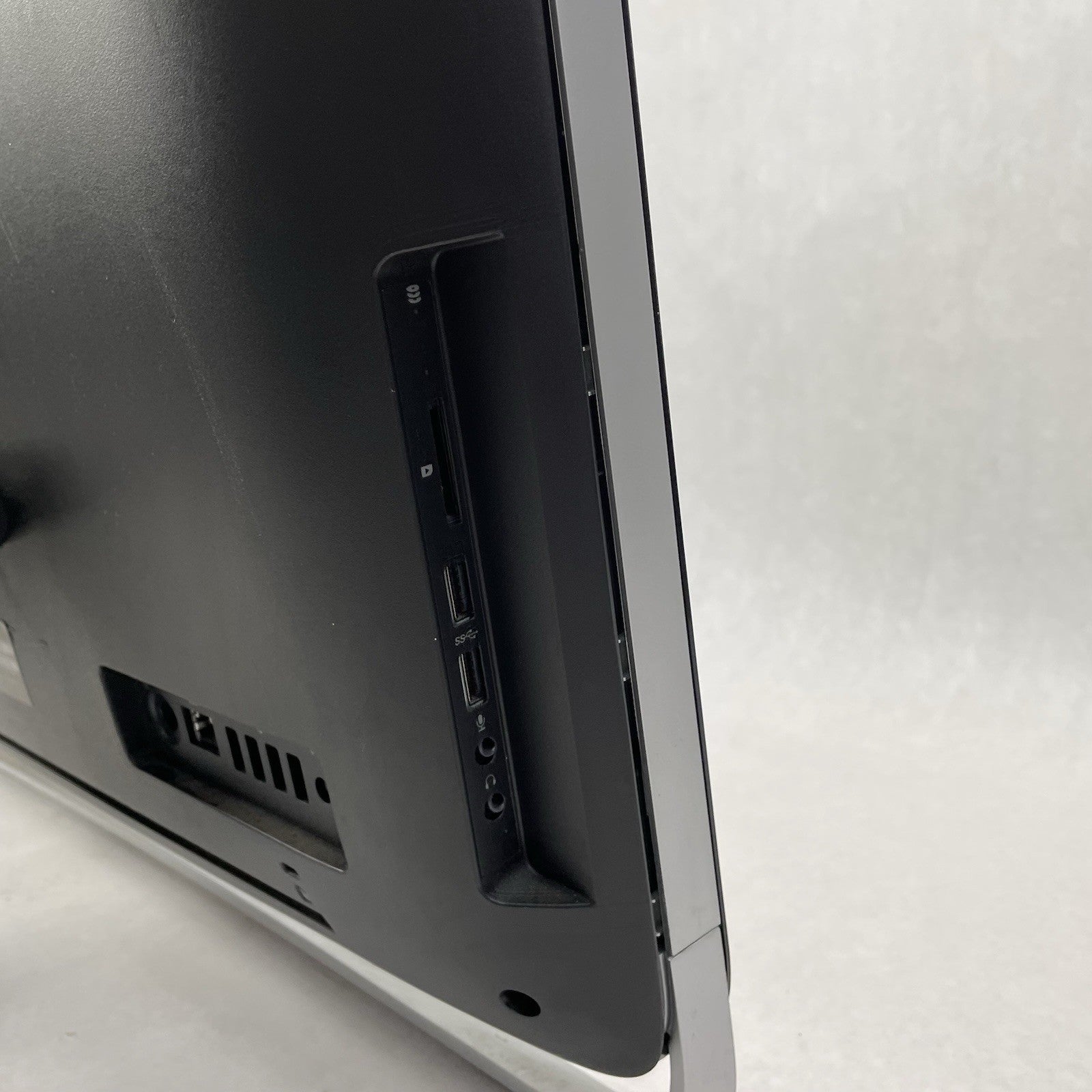 HP Pavilion 23-9010 AMD E2-3800 1.3 GHz 4 GB Ram No HDD No OS