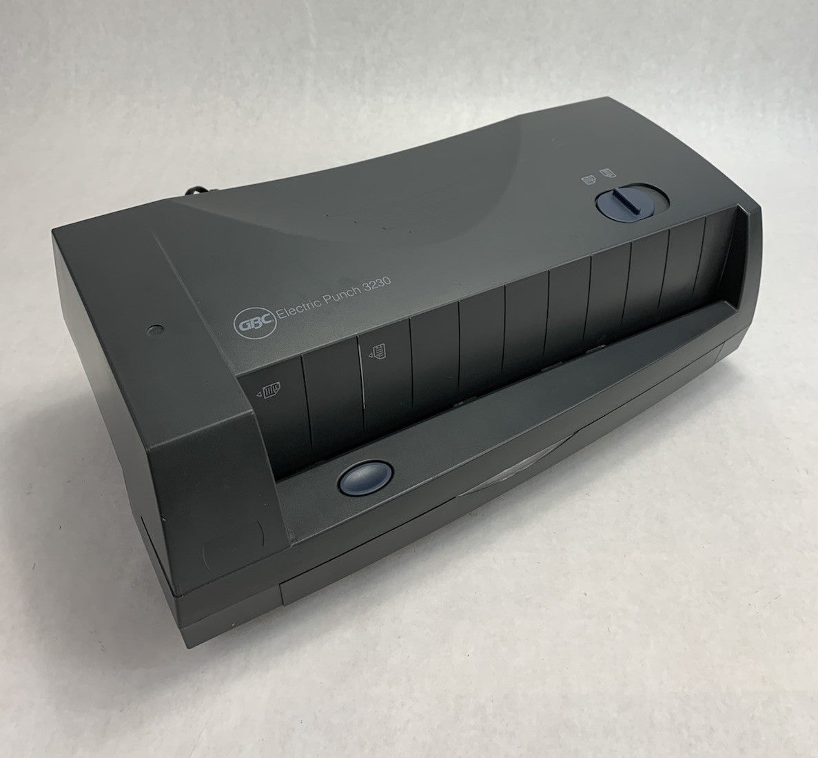 GBC Electric Punch 3230 - Tested0